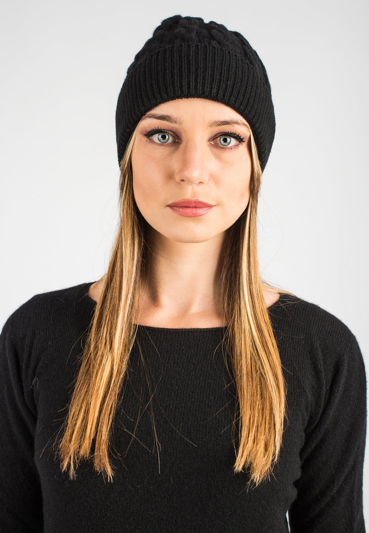 Zopfstrickmütze aus regeneriertem Kaschmir, Farbe Schwarz | Dalle Piane Cashmere