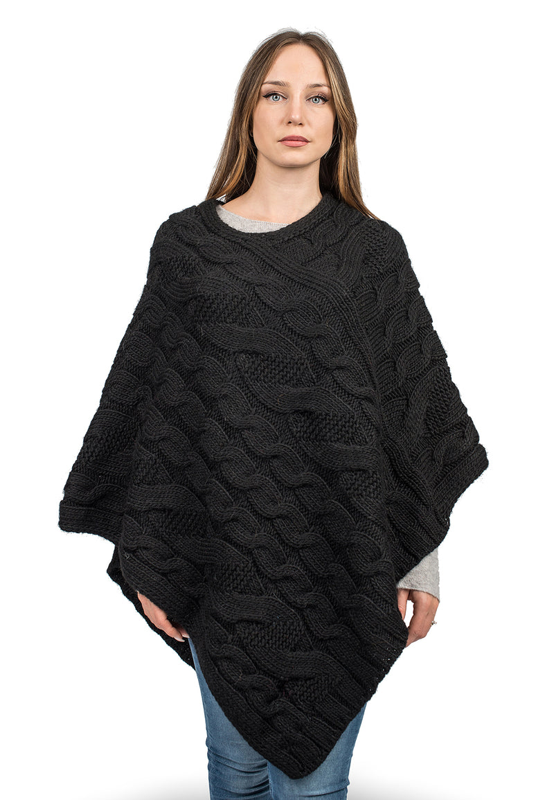 Poncho mit V-Ausschnitt und Zöpfen | Dalle Piane Cashmere