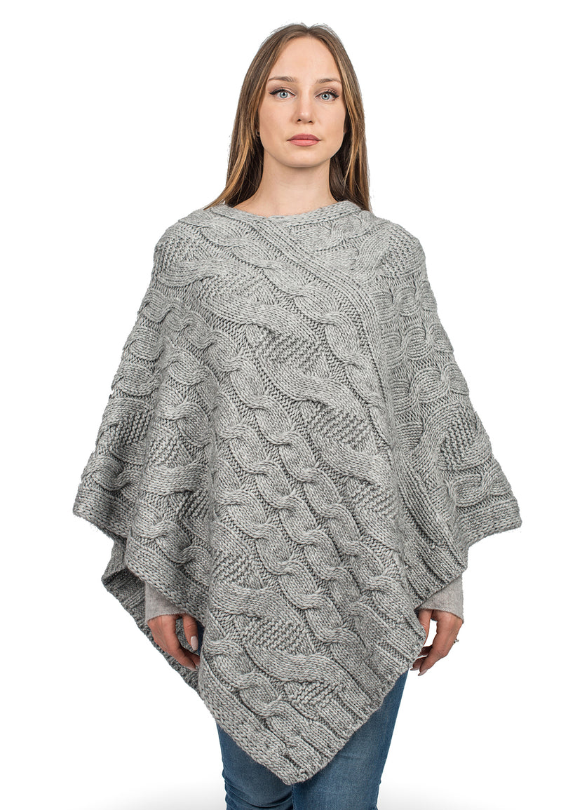 Poncho mit V-Ausschnitt und Zöpfen | Dalle Piane Cashmere