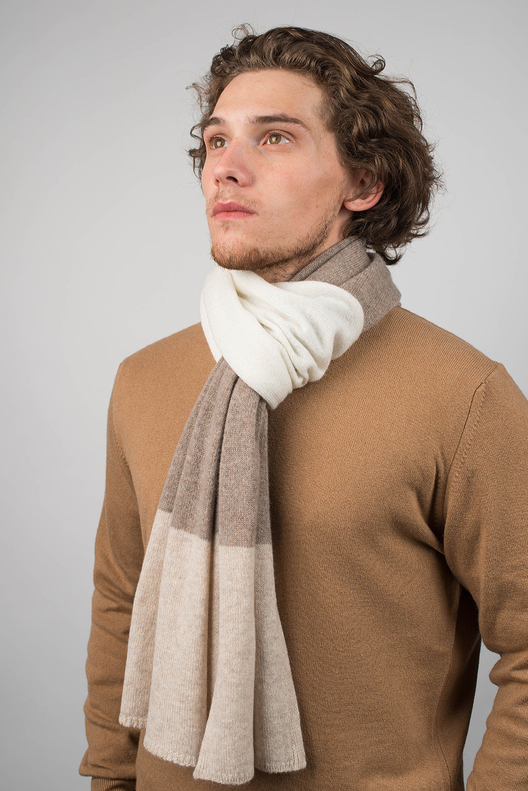 Herrenschal aus 100 % Kaschmir in drei Tönen, Farbe Beige-Nerz-Creme, Ansicht 3 | Dalle Piane Cashmere
