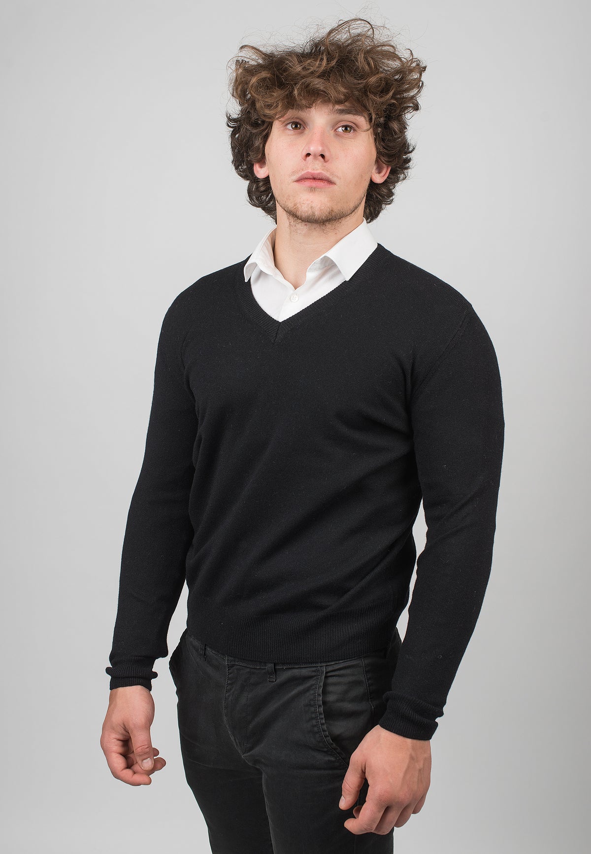 V-Ausschnitt 100 % Kaschmir, Farbe Schwarz, Ansicht 2 | Dalle Piane Cashmere