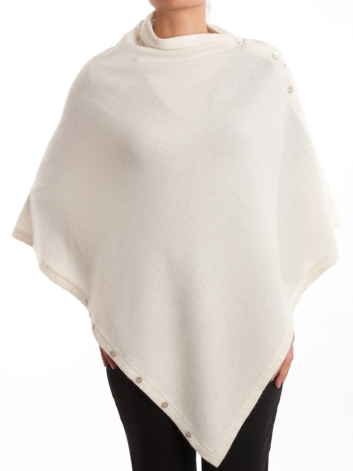 Poncho aus Kaschmirmischung mit Knöpfen, Farbe Creme | Dalle Piane Cashmere