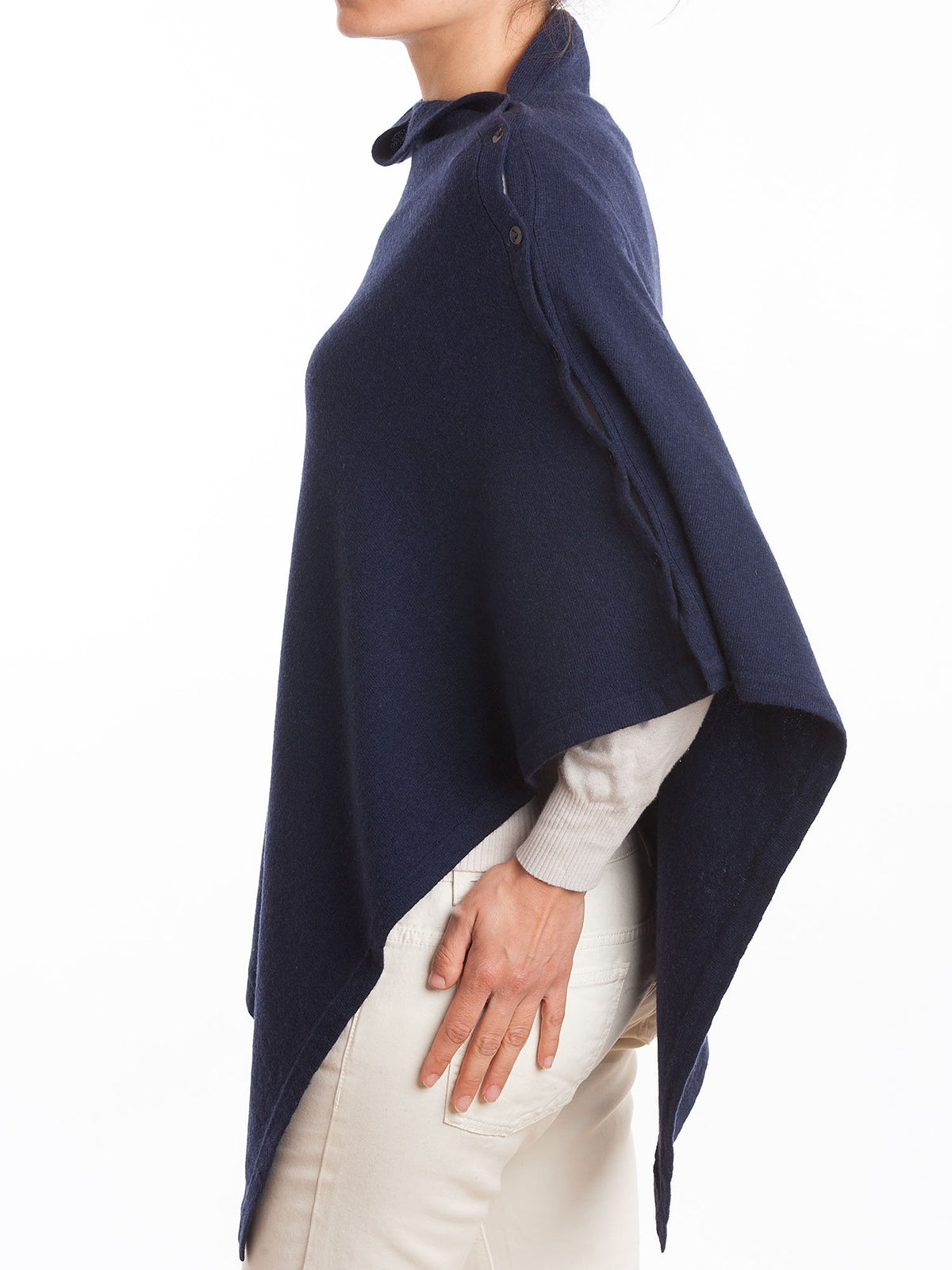 Poncho aus Kaschmirmischung mit Knöpfen, Farbe Blau, Ansicht 4 | Dalle Piane Cashmere