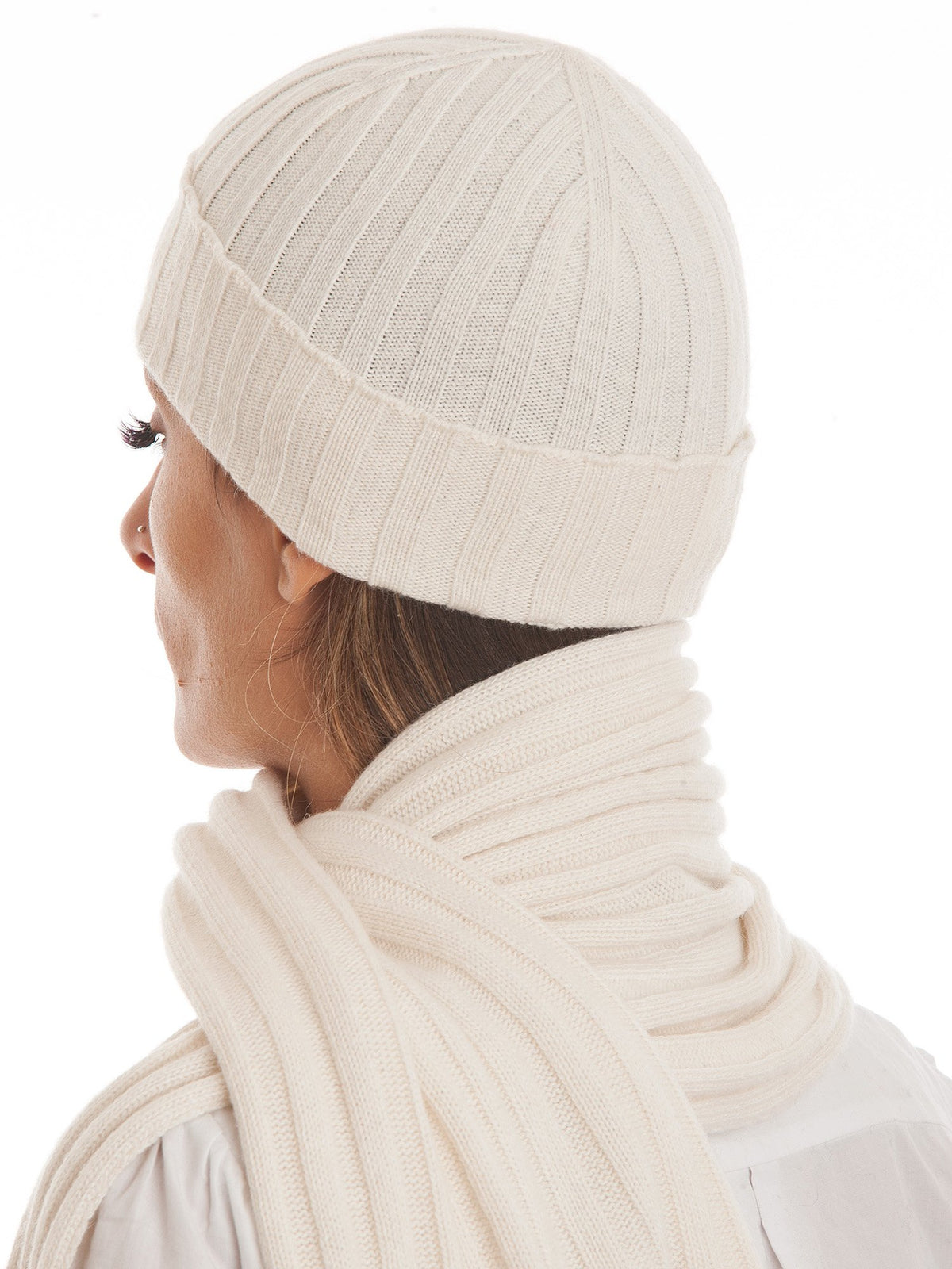 Schal und Mütze Set aus Kaschmirmischung, Farbe Creme, Ansicht 3 | Dalle Piane Cashmere