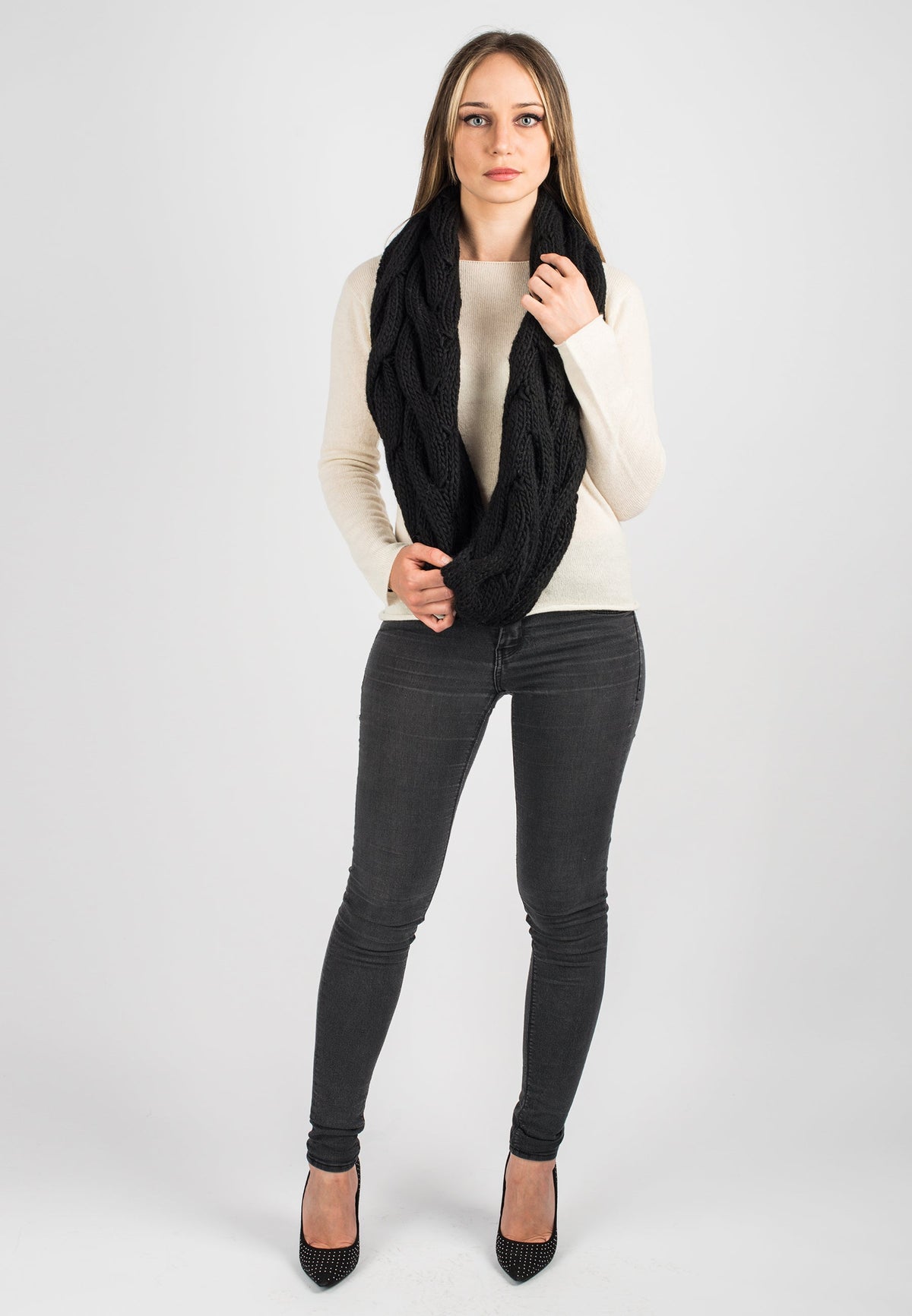 Schal mit Zöpfen, Farbe Schwarz, Ansicht 2 | Dalle Piane Cashmere