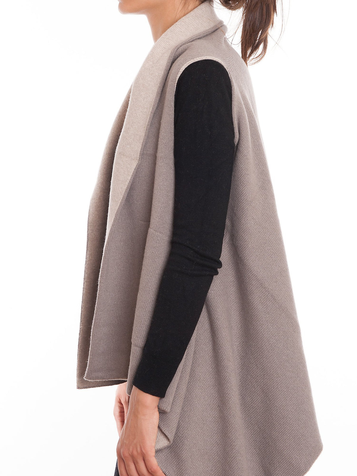 Zweifarbiges Cape aus Kaschmirmischung, wendbar, Farbe Nerz Beige, Ansicht 3 | Dalle Piane Cashmere