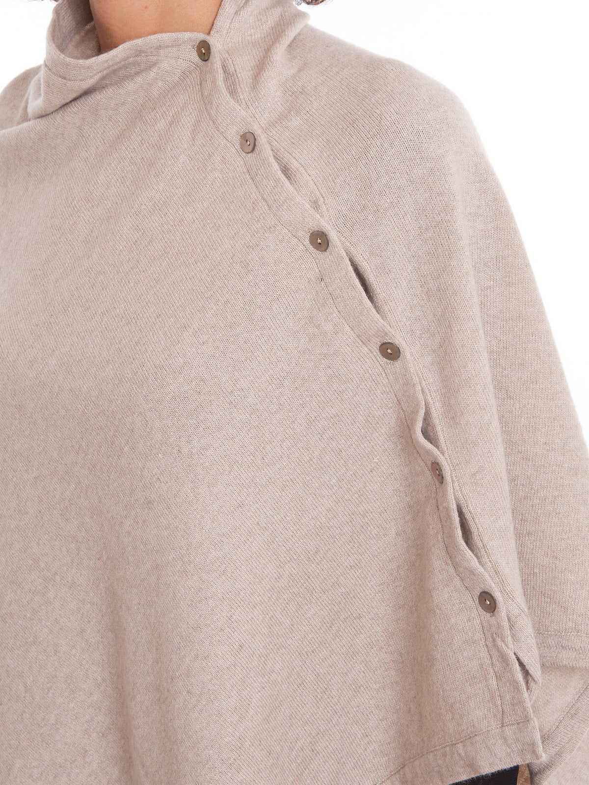 Poncho aus Kaschmirmischung mit Knöpfen, Farbe Beige, Ansicht 4 | Dalle Piane Cashmere