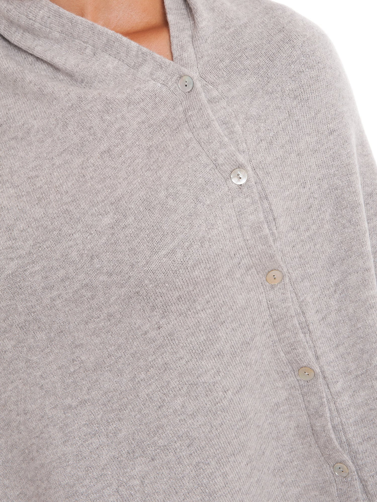 Poncho aus Kaschmirmischung mit Knöpfen, Farbe Grau, Ansicht 4 | Dalle Piane Cashmere