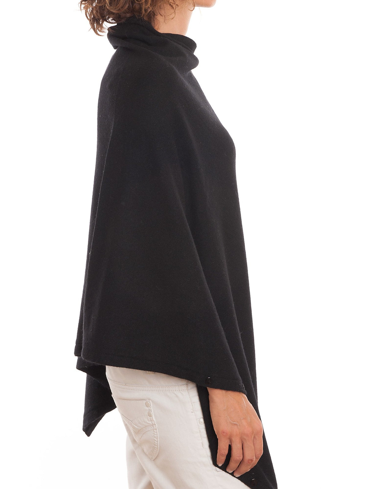 Poncho aus Kaschmirmischung mit Knöpfen, Farbe Schwarz, Ansicht 2 | Dalle Piane Cashmere