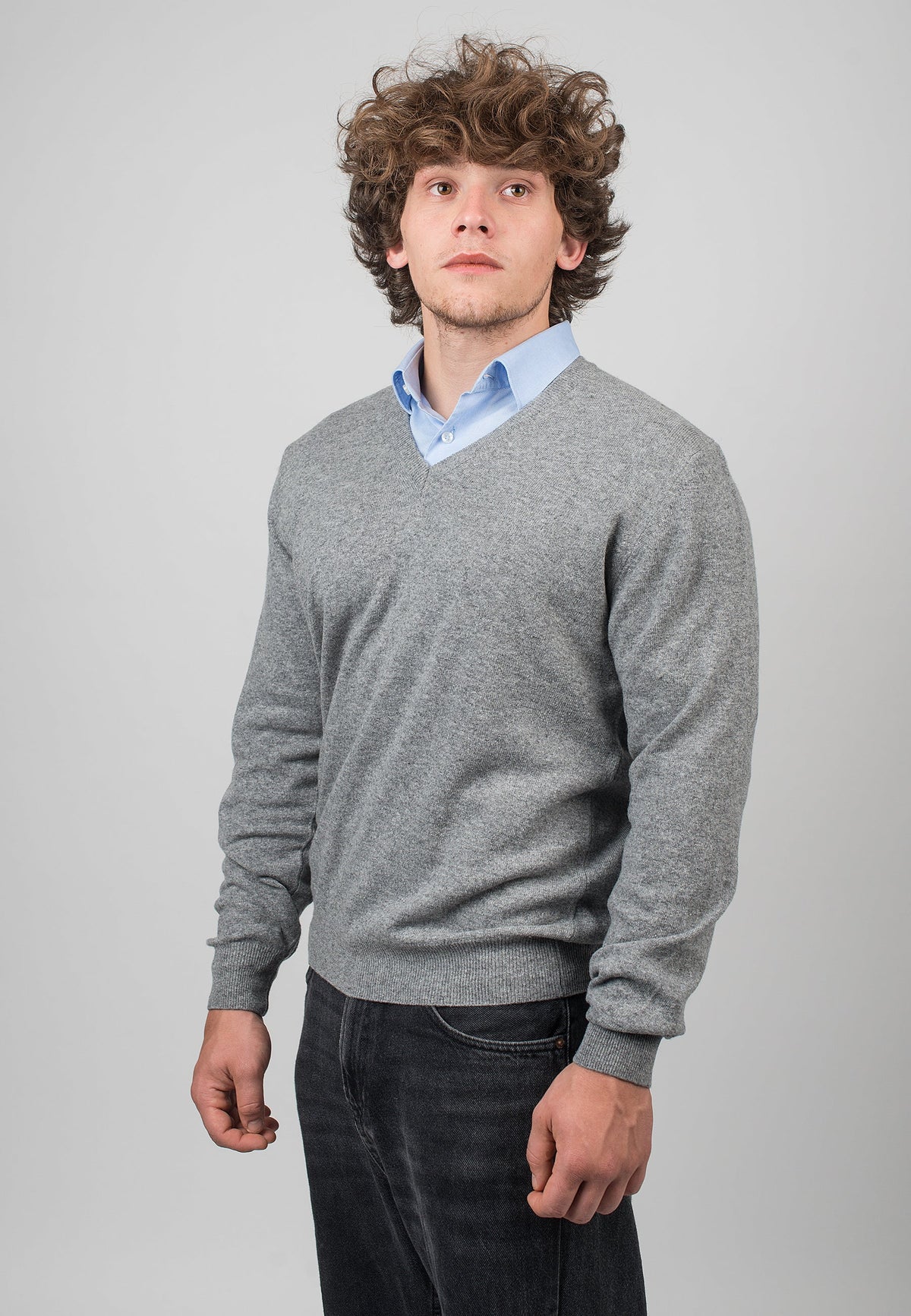 V-Ausschnitt aus Kaschmirmischung, Farbe Grau, Ansicht 2 | Dalle Piane Cashmere
