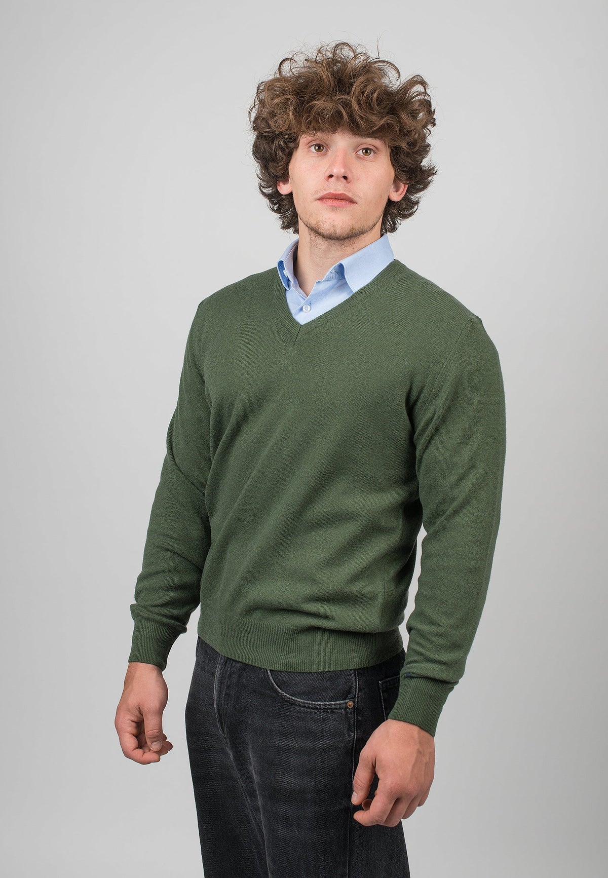 V-Ausschnitt aus Kaschmirmischung, Farbe Khaki, Ansicht 2 | Dalle Piane Cashmere