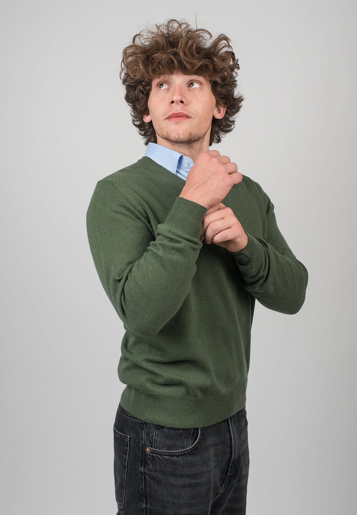 V-Ausschnitt aus Kaschmirmischung, Farbe Khaki, Ansicht 3 | Dalle Piane Cashmere