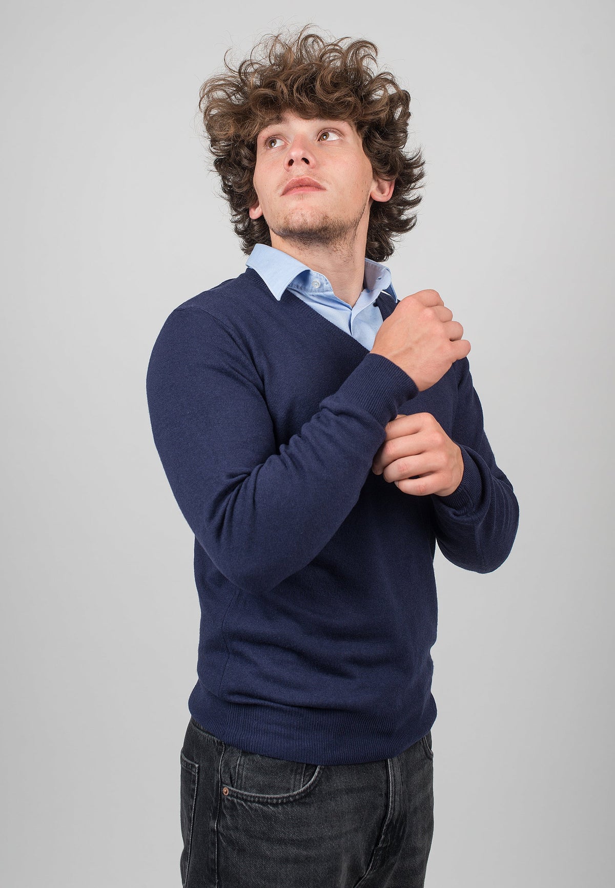 V-Ausschnitt aus Kaschmirmischung, Farbe Royalblau, Ansicht 5 | Dalle Piane Cashmere